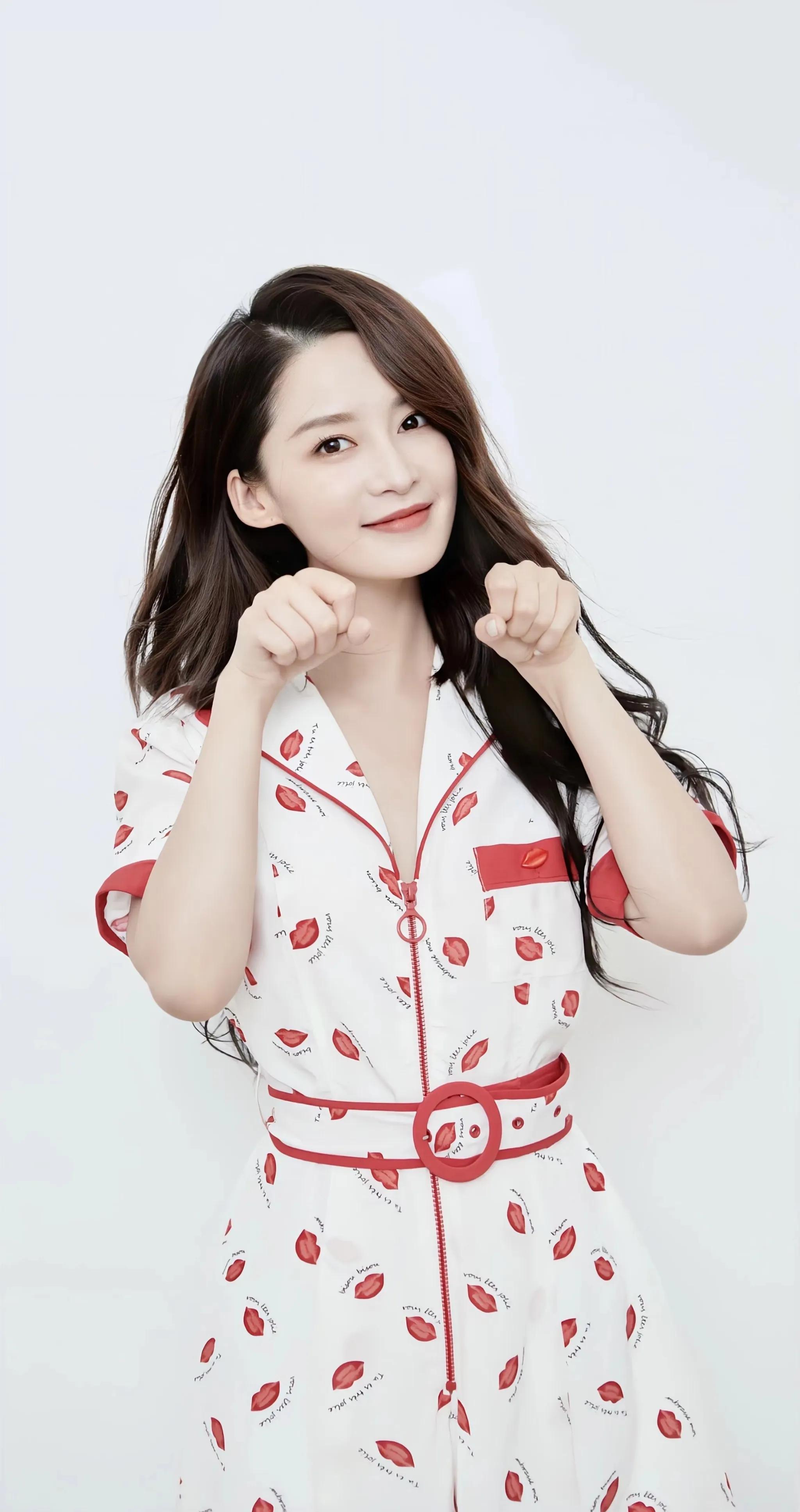 李沁原图画质增强版美图分享