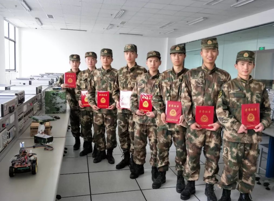 中等学生迎来福利，分数线不高的两所军校，毕业后就能拥有铁饭碗