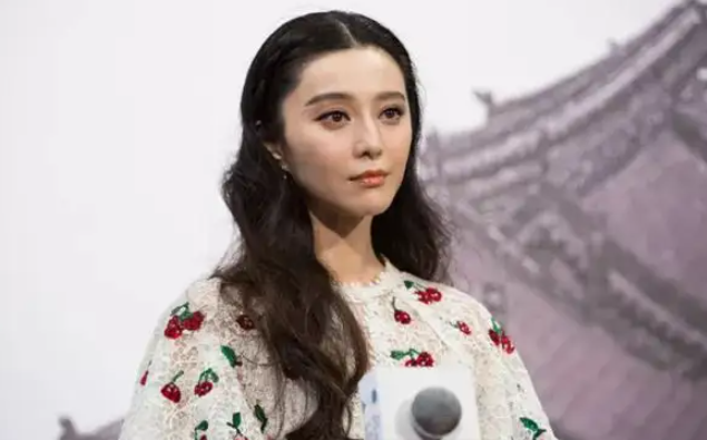 华谊王氏兄弟两人，挥金如土时有多辉煌，人走茶凉后就有多落魄