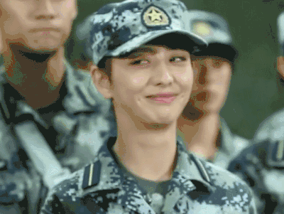 佟丽娅终于又冒泡了！9张自拍换了5身衣服，网友却喊话跪求发原图