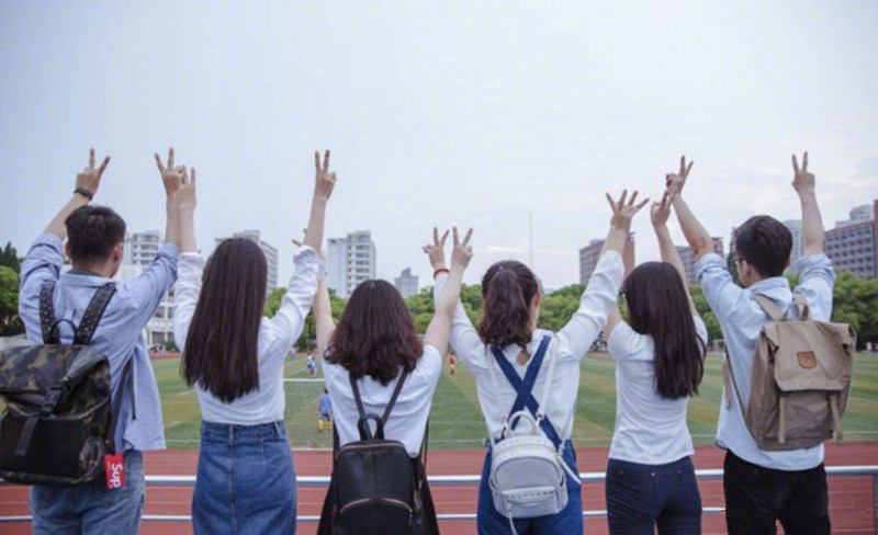 大学生打游戏颓废现状（大学生群里）