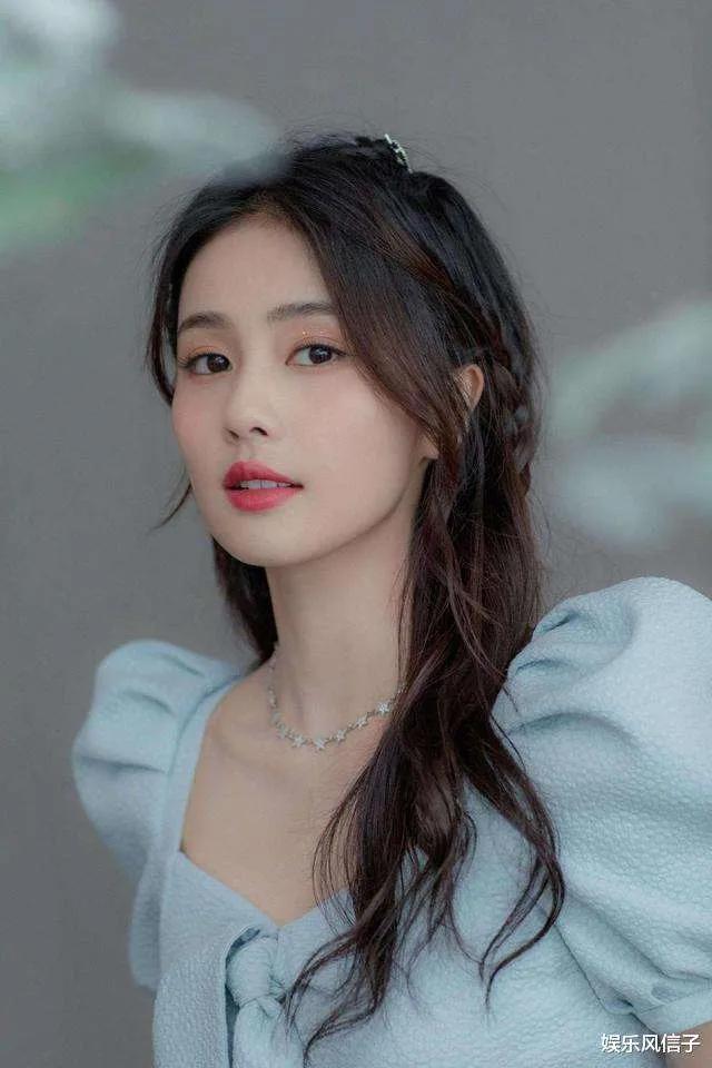 《奔跑吧》中的Angelababy和白鹿小姐姐是两种不同的风格哦