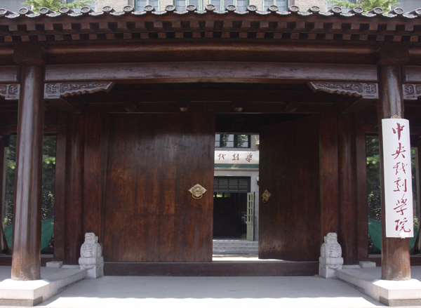 中央戏剧学院美术类初试，人物素描全身像，戏美专业校考有多难？