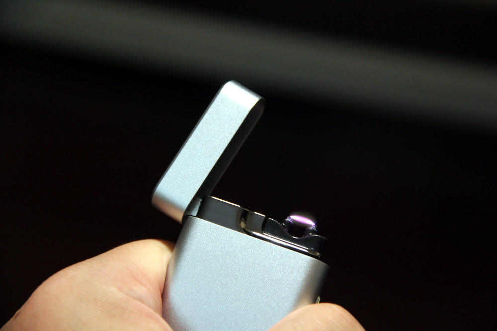 超薄高端+户外大风可点火，极蜂等离子电弧打火机初体验