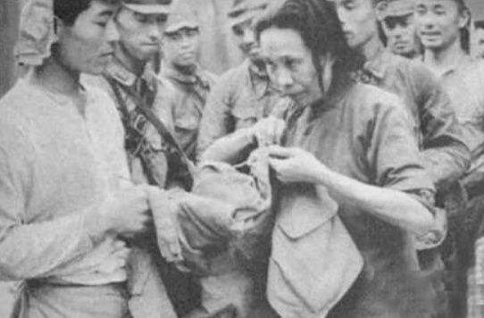 南京被日军攻陷，大汉奸陶锡三宴请日军军官，女儿姨太太无辜遭殃