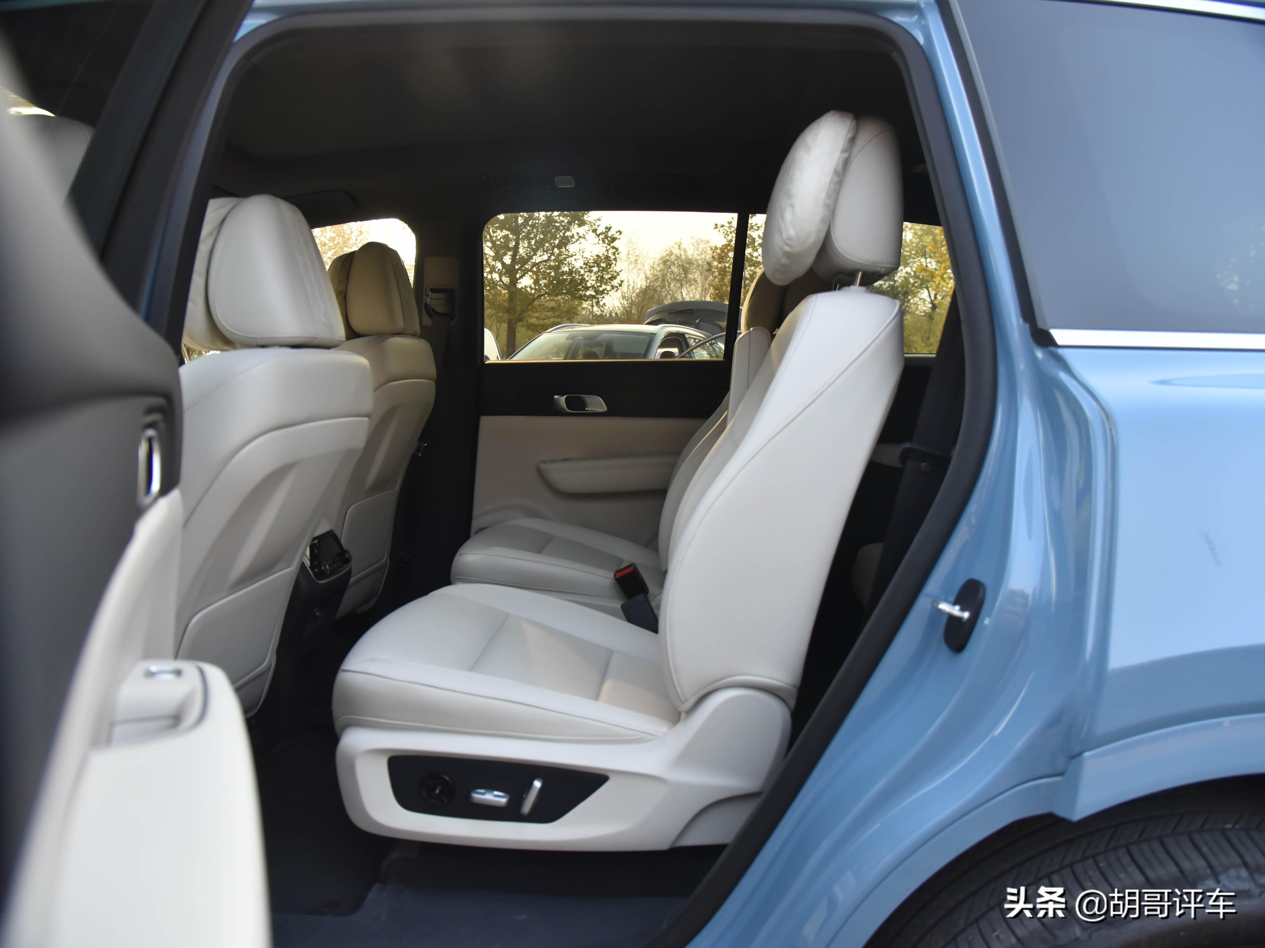 高品质家用之选,六座大空间,四屏联动,实拍理想one