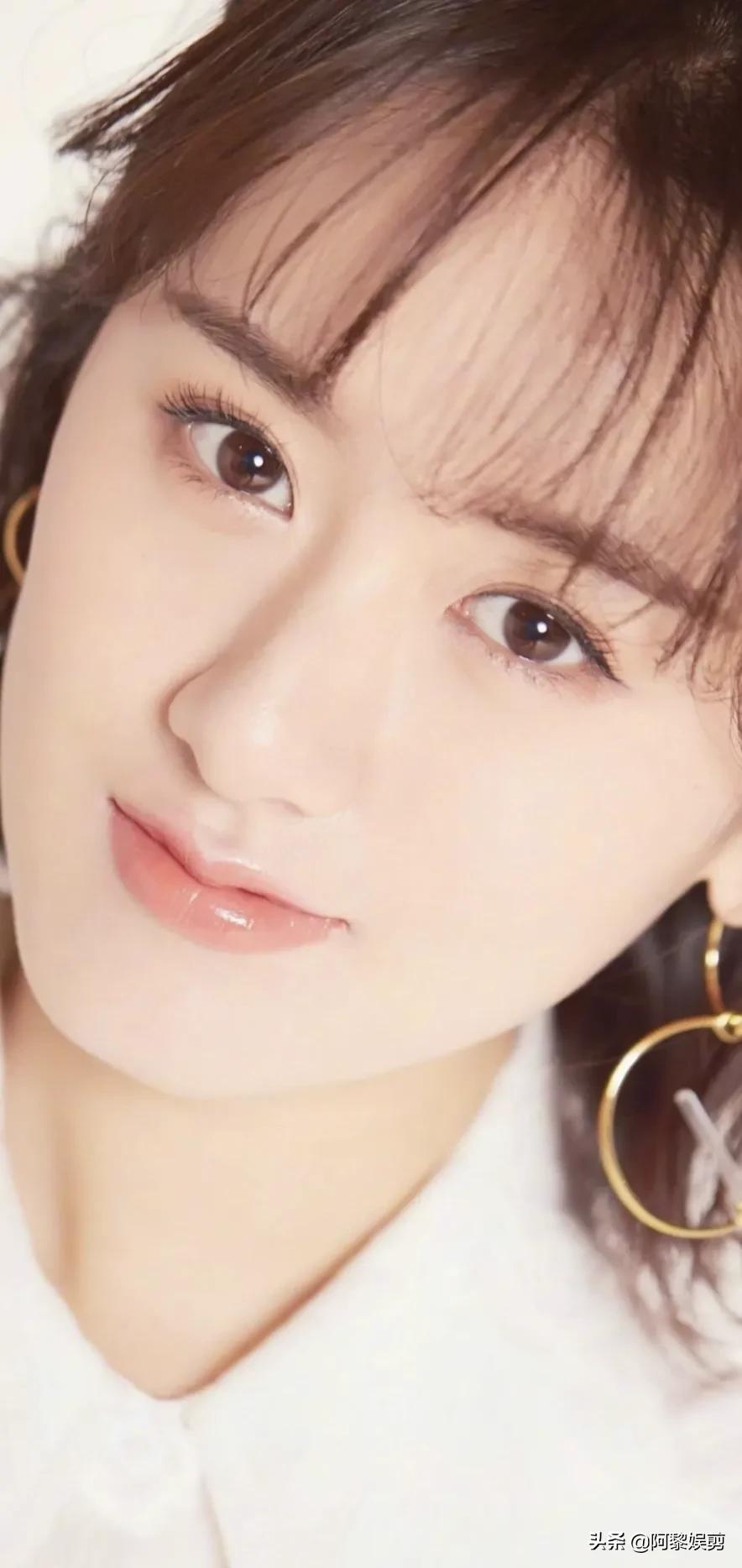 袁冰妍青春靓丽，甜美可爱