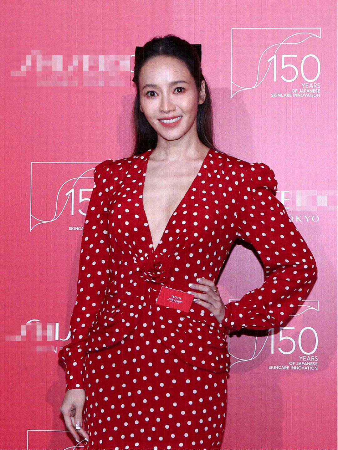 “女妖吉罗巴”？刘雯也被打扮成完全认不出的样子