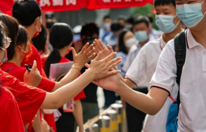 2022高考数学因难度太大上热搜，学生无奈吐槽：“走不出大山了