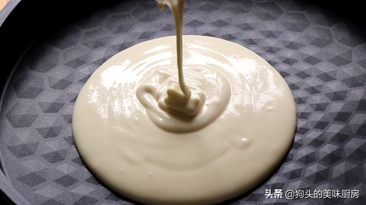 圣诞吃蛋糕，不用烤箱也能做，方法简单，孩子爱不释手，一看就会