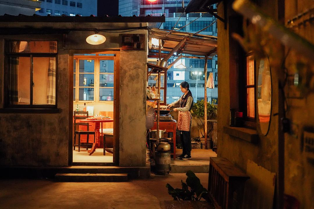 连续20天霸榜，《幸福到万家》暑期档爆款的“另类方法论”｜对话