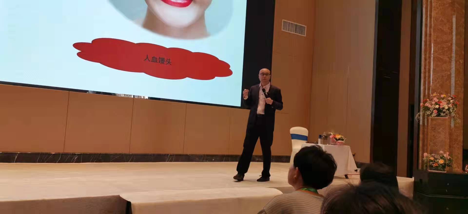 揭穿坑人的心理学培训！别对“大师”上头，小心中了他的蛊