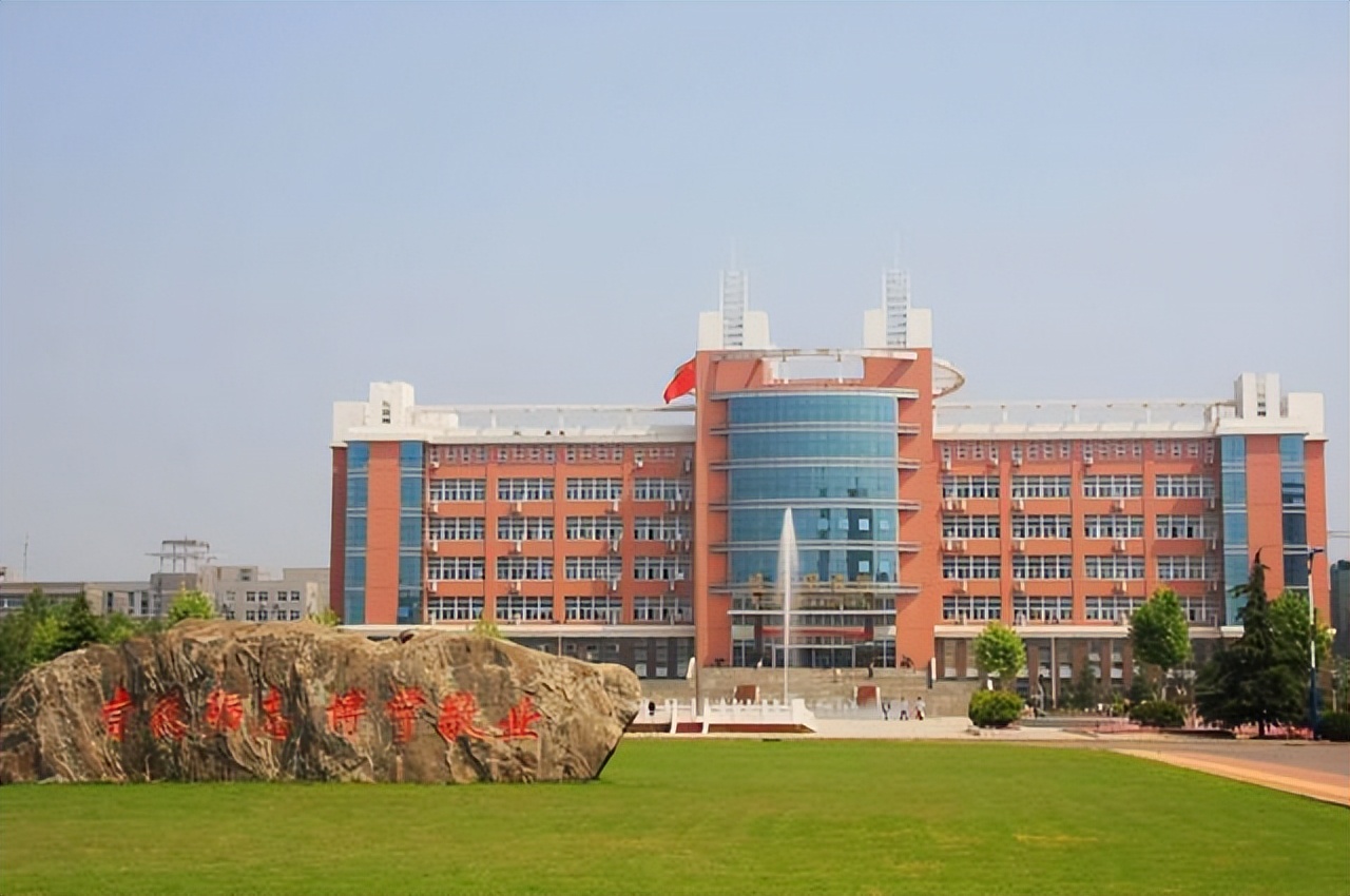 2022山东省内大学排名公布，烟台大学被挤出前十，第一实至名归