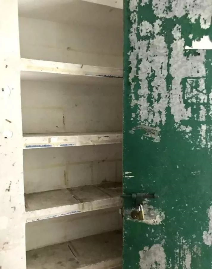 “最简陋”大学宿舍图，让人认清二本学生的无奈，还敢不认真学吗