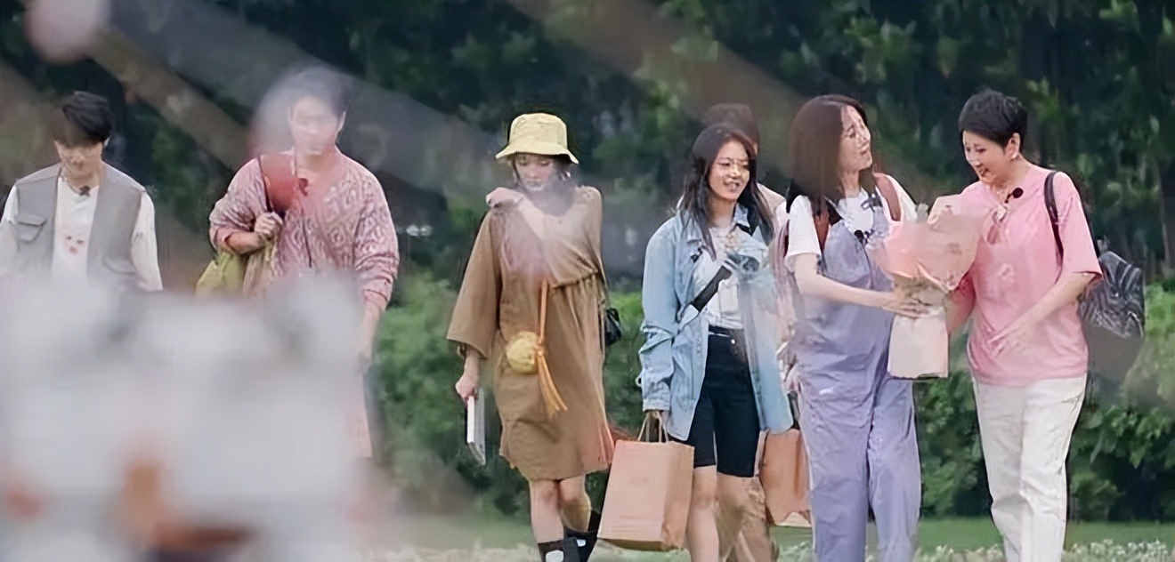 《花少4》最让杨幂崩溃的人出现了，远离那些“怕麻烦别人”的人