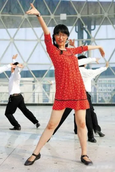 《丑女无敌》14年，男主改名难改运，女主无戏拍，男配成一线