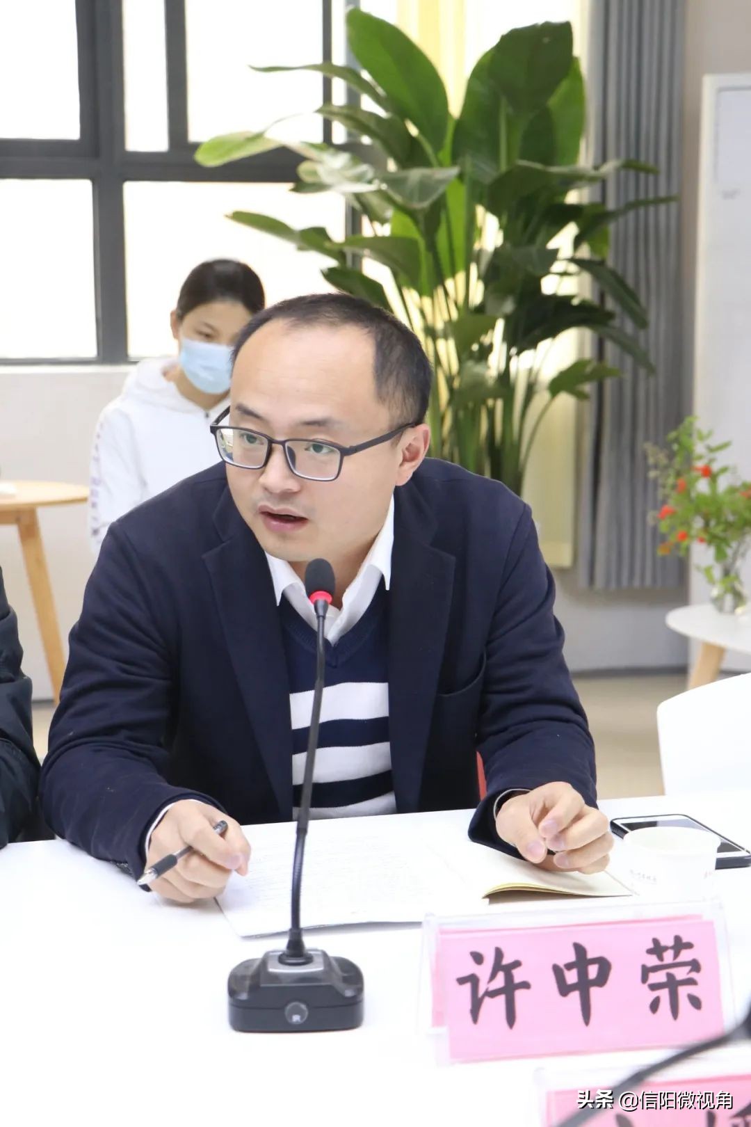 信阳师范学院文学院院长姚圣良一行赴羊山外国语小学东校区研讨交流