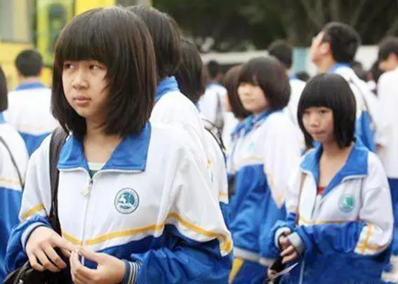 郑州一小学统一女生头绳颜色，遭到家长集体质疑，有必要吗？