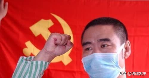 2005年，歌手丛飞因胃癌住院，资助的学生站在床头要钱