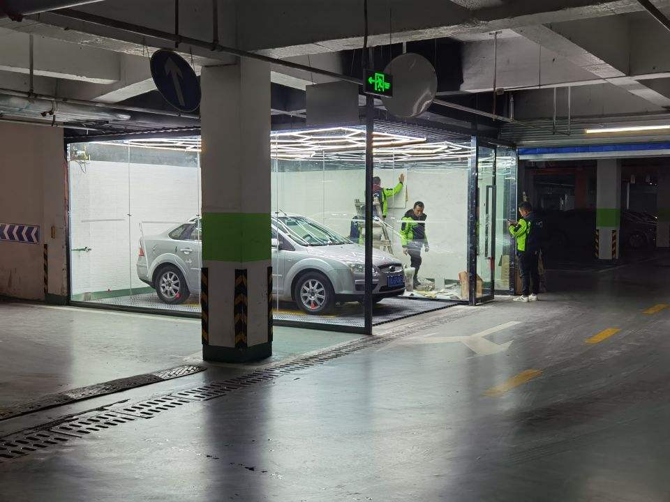 2006年，北京女大学生魂断私家车内，尸体被藏入王府井地下车库