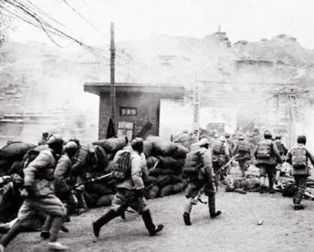 解放军42军：本被安排集体转业，却安然度过多次裁军，威震四方