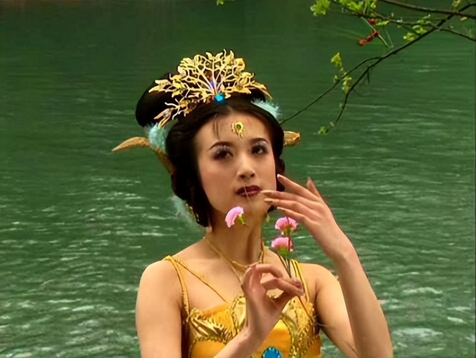 “歪瓜裂枣”别硬演公主，这9位女星告诉你，什么才叫金枝玉叶