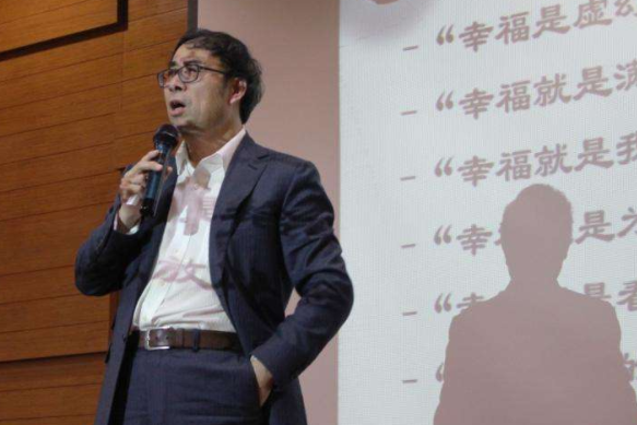 清华教授“工资单”曝出，月工资不到万元？很多人表示难以相信