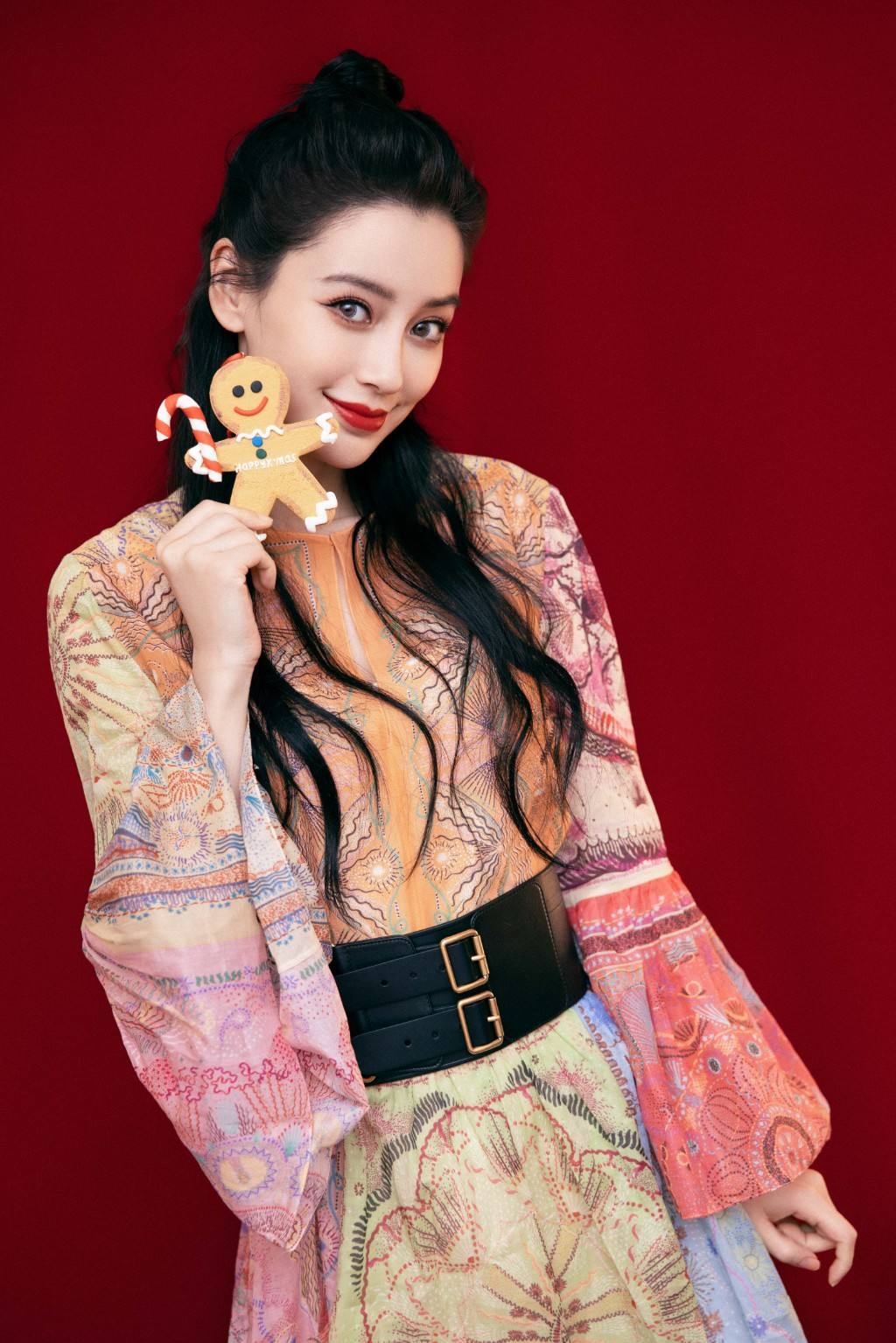 angelababy:小嫩模变成大明星,4年赚12亿,黄晓明为她做了嫁衣