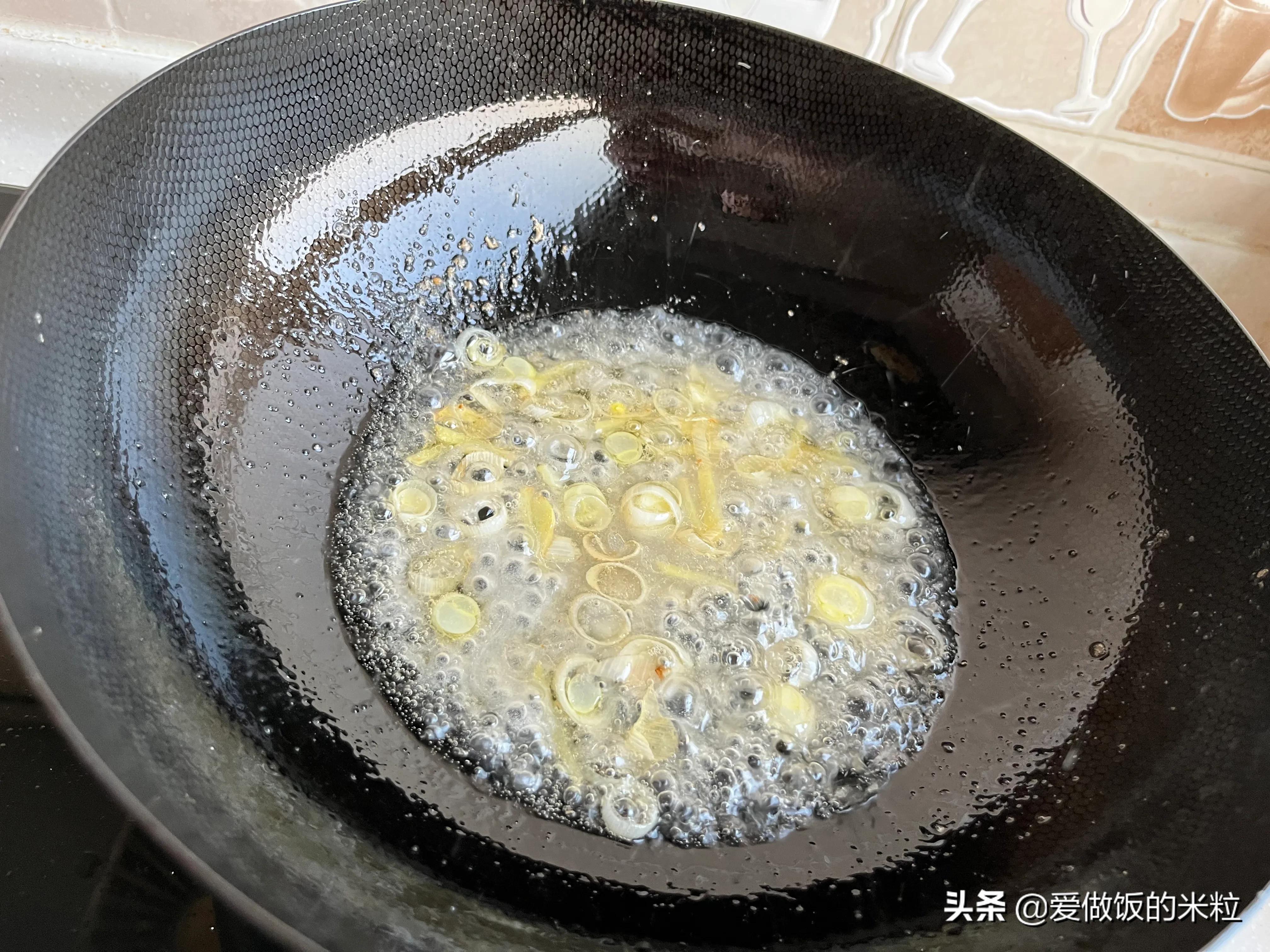 清炒虾仁怎么做（教你做比饭店还好吃的清炒虾仁）