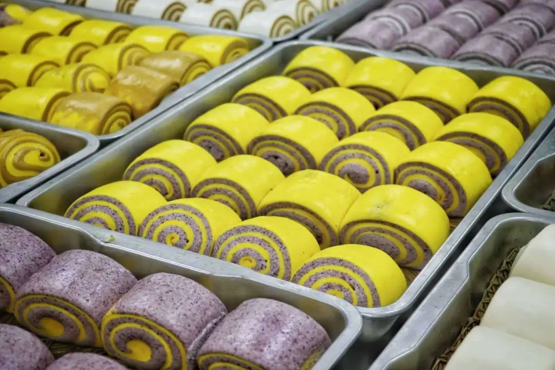 湖北这所大学：5大食堂、高档公寓，吃住条件相当好，出门是地铁