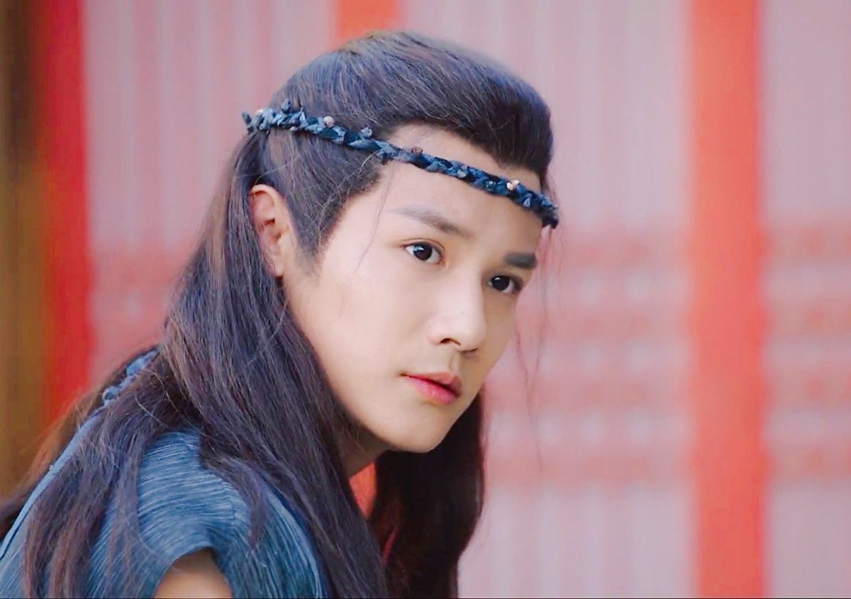 长得太丑别挑战抹额16位男星造型pk谁才撑得起谦谦贵公子