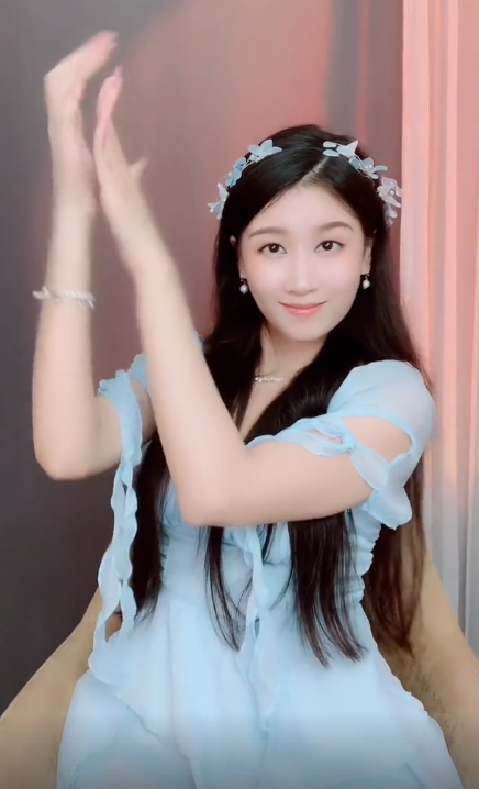 “天下第一舞指”密加：全网最会挣钱的一双手，一场直播赚200万