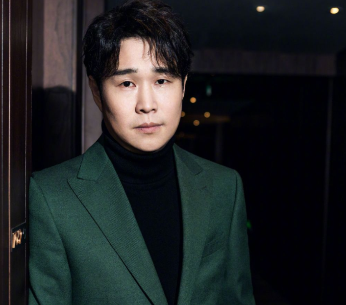 “自带悲剧脸”的8位男星，五官凑在一起，演什么都很丧，怎么救