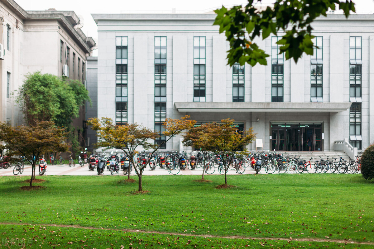 2022中国大学最新排名：西交大跌出前十，武汉大学成为“黑马”