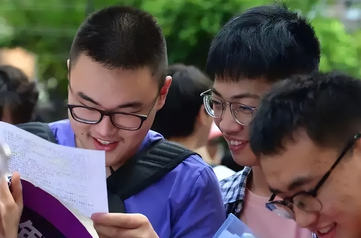 2022高校校友会排行更新，清华与榜首“擦肩而过”，复旦跌出前5