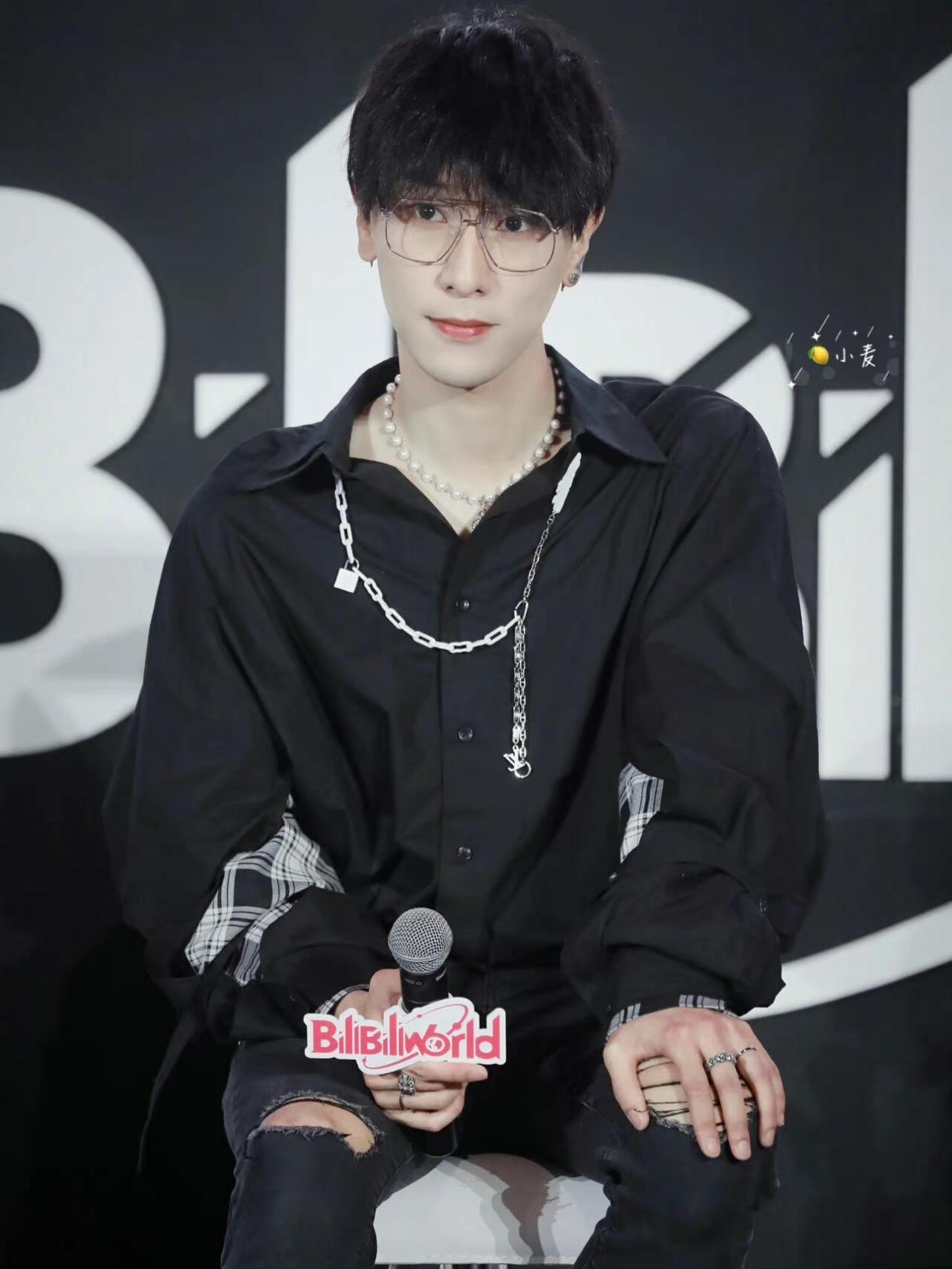 看到cv景向谁依的颜值，网友直言：哥哥可以直接出道了