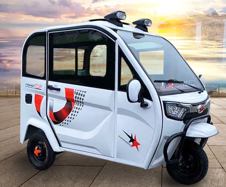全封闭电动三轮车价格两款适合老年人的电动三轮篷车