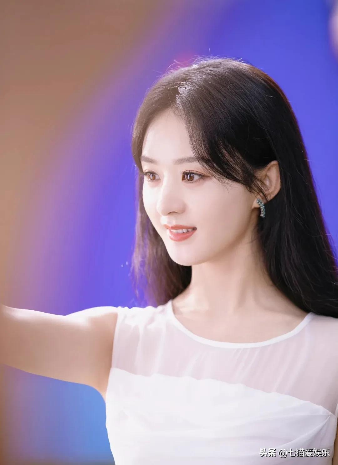 女星的辨识特质：赵丽颖的小脚，刘诗诗的天鹅颈，李沐宸的招风耳