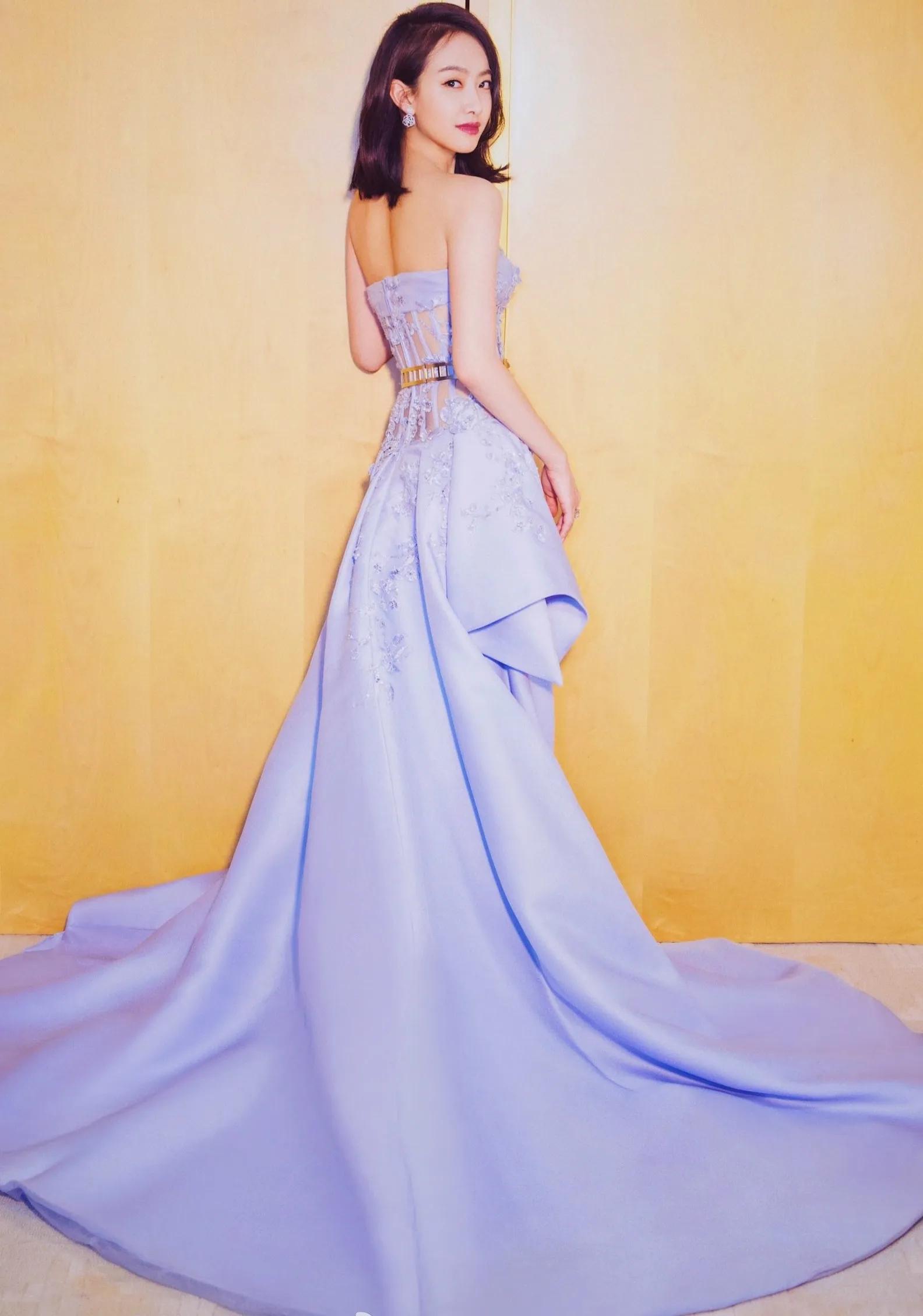 宋茜身着定制雾紫色抹胸裙轻盈浪漫，梦幻的美