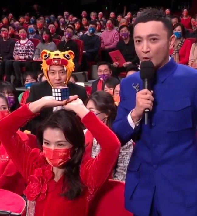 春晚魔术穿帮？贾乃亮、撒贝宁大喊：我不是托，刘涛也回应了