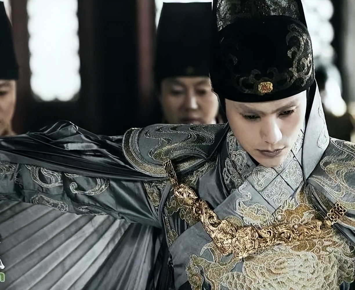 穿飞鱼服我只服这11位男星！穿上后个个化身为万人迷，霸气侧漏