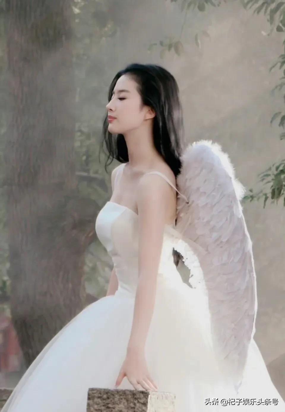 一组刘亦菲的侧颜照，鼻子很真实，果然天仙都是无惧真实的