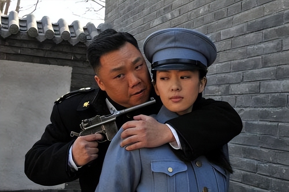 “李大嘴”姜超，相亲20次娶胖妻，38岁才得子，蜗居生活也幸福