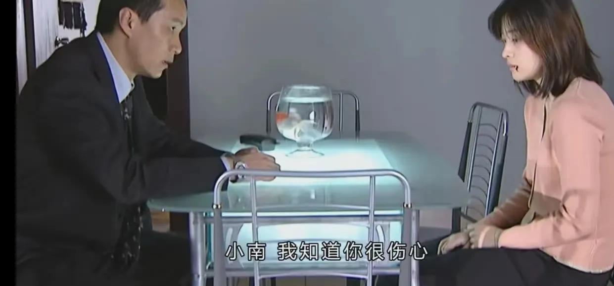 《不要和陌生人说话》：“好医生”安嘉和心里，为何住着魔鬼？