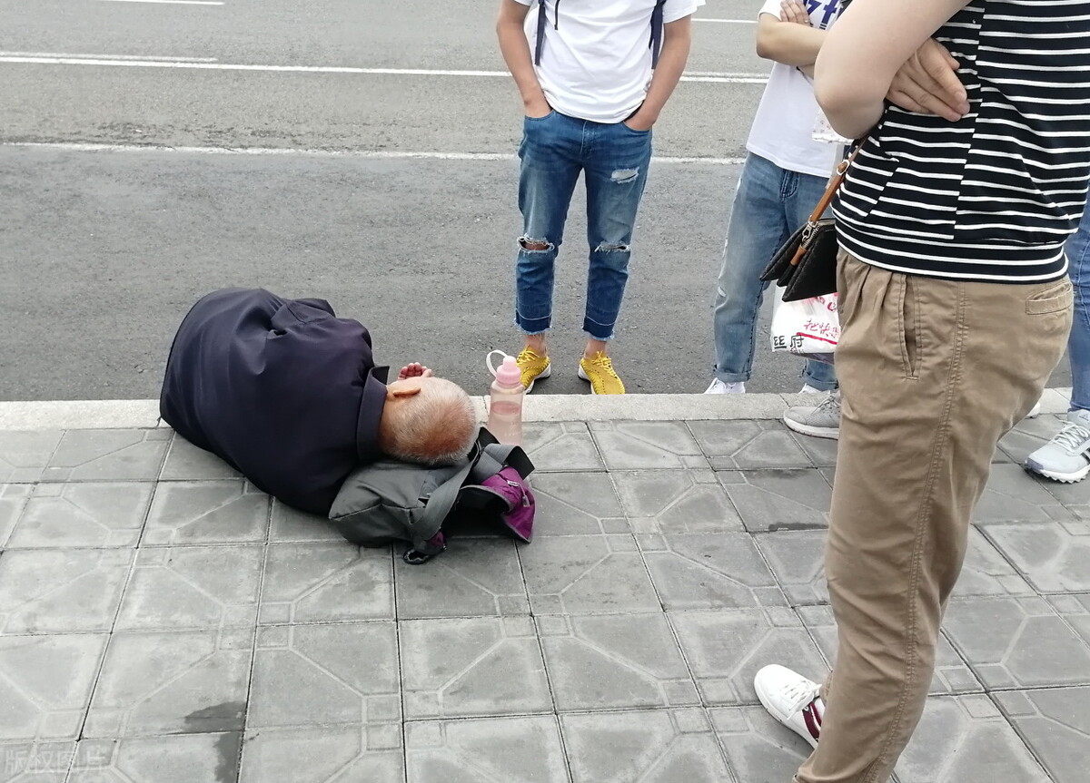 社会冷漠句子说说心情短语_晶羽科技