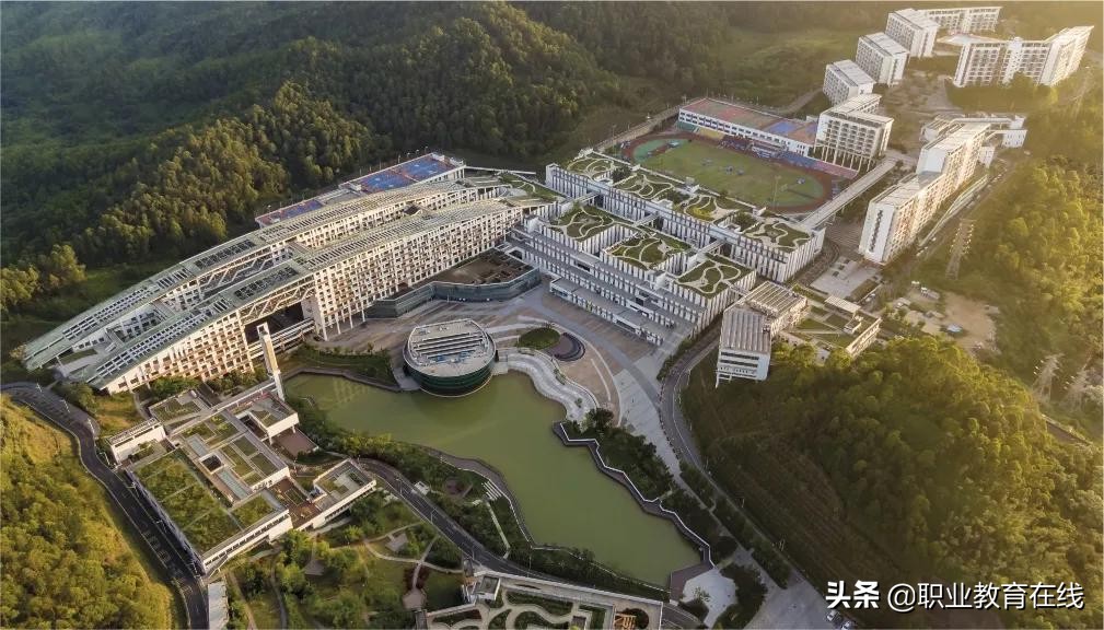 电商学校哪个学校最好（这种学校和经济社会发展紧密）