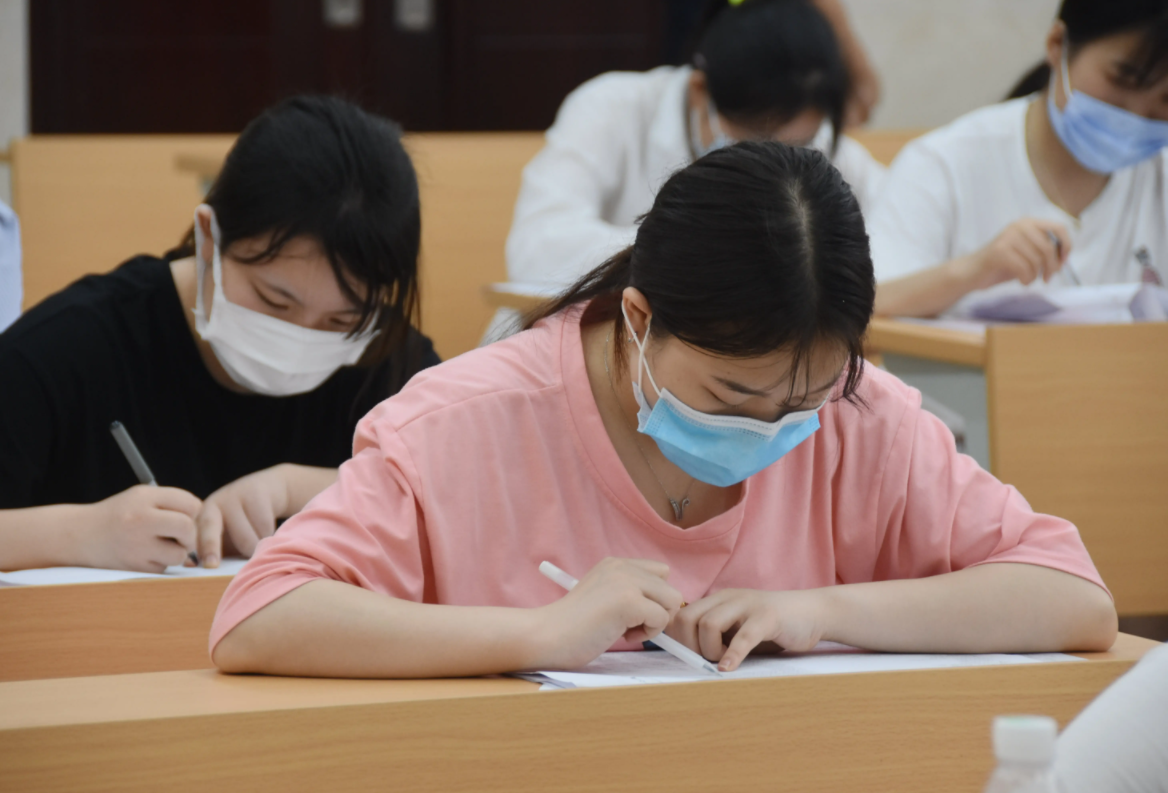 大学毕业以后，这4个证书就是找工作的“底牌”，在学校要考到手