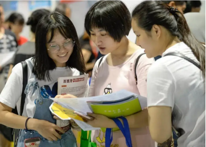 “北京人瞧不上，外地人当个宝”这3所大学名不副实，最差二本？