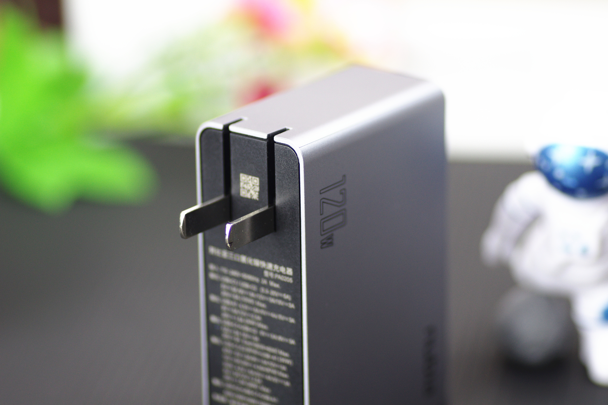 强悍闪充，以一敌三，努比亚120W氮化镓充电器体验