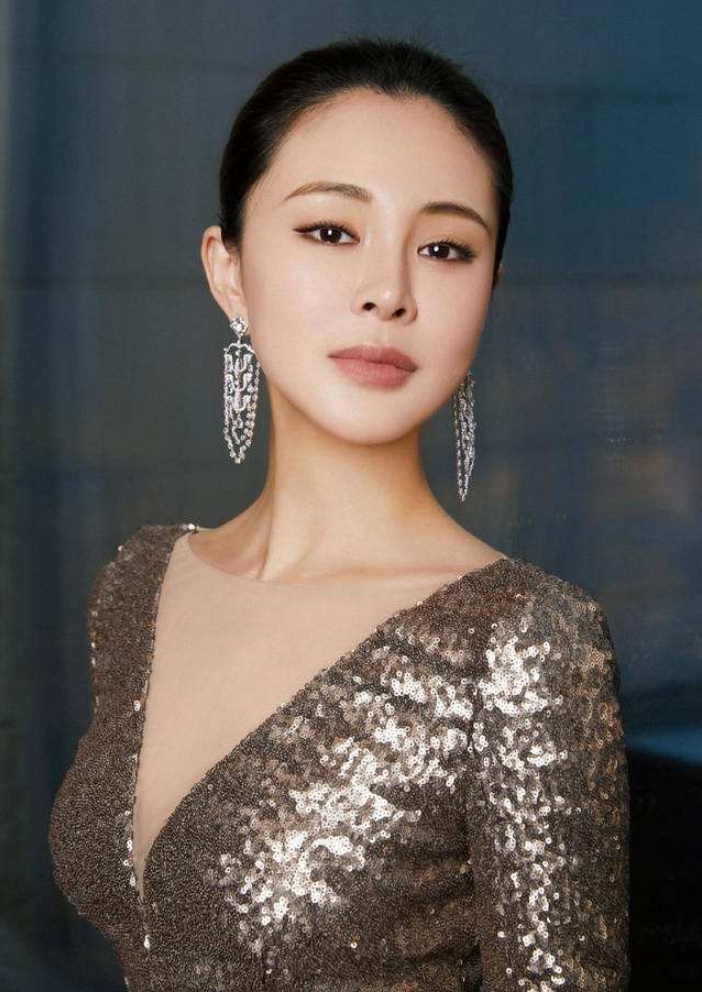 关悦:曾被佟大为分手,复合后8年为对方生3胎,用泪水换来幸福